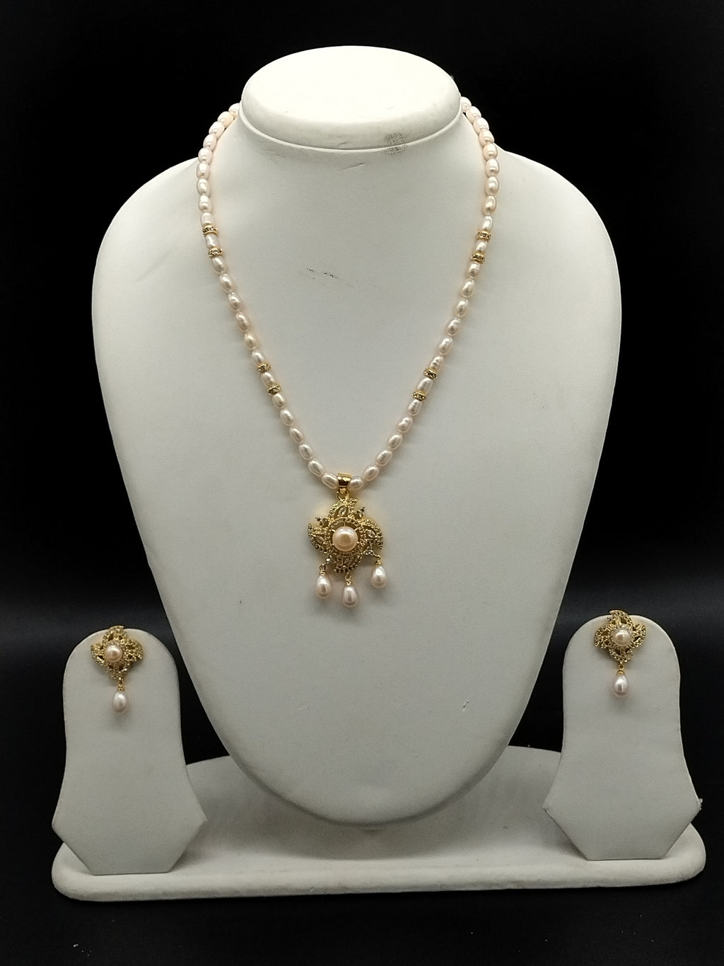 Rose Charm freshwater pearl pendant necklace set with pink oval pearls and gold pendant with pearl drops