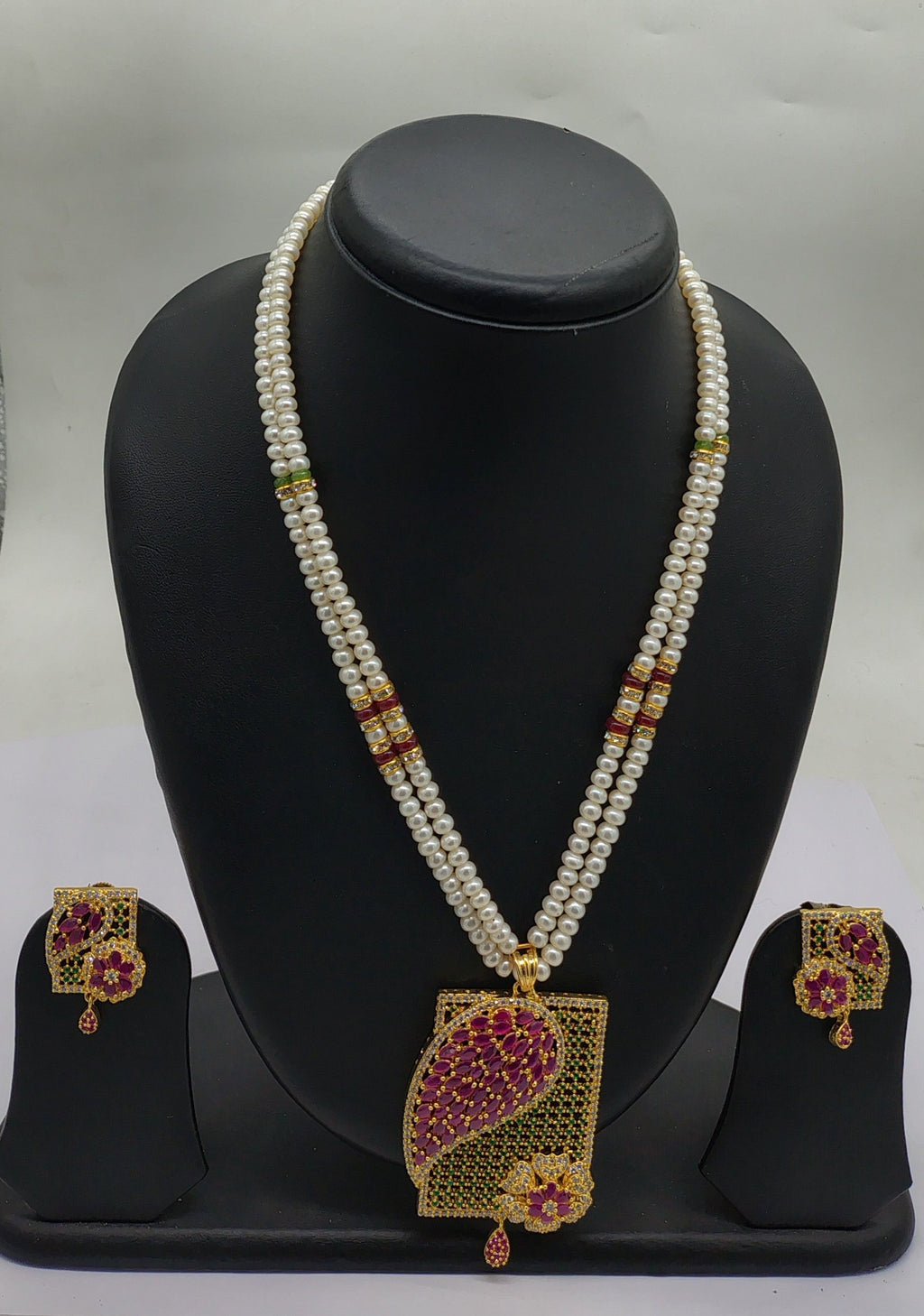 Royal Pearl Paisley two line freshwater pearl pendant necklace set with flat white pearls and red green paisley pendant