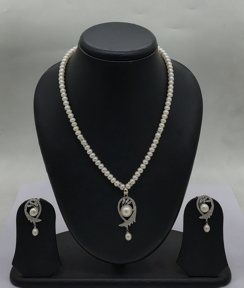One line freshwater pearl necklace and earrings set with sculpted silver-toned pendant and teardrop pearl