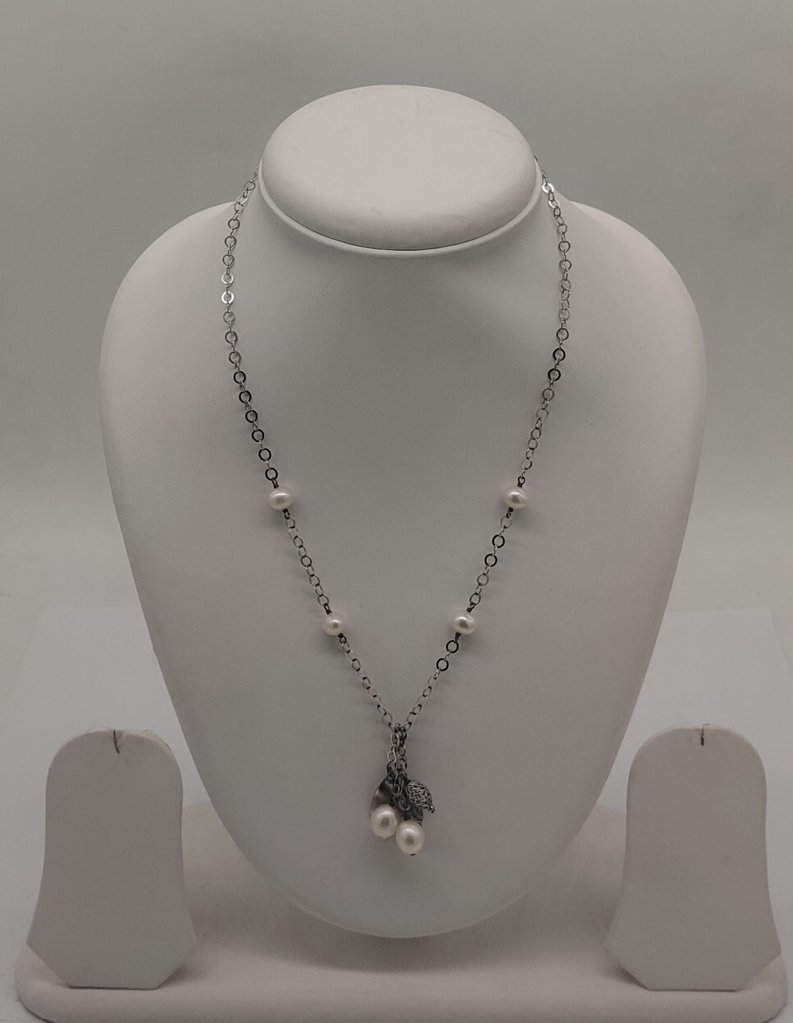 pearl leaf drop 925 silver chain with pearl accents and leaf design