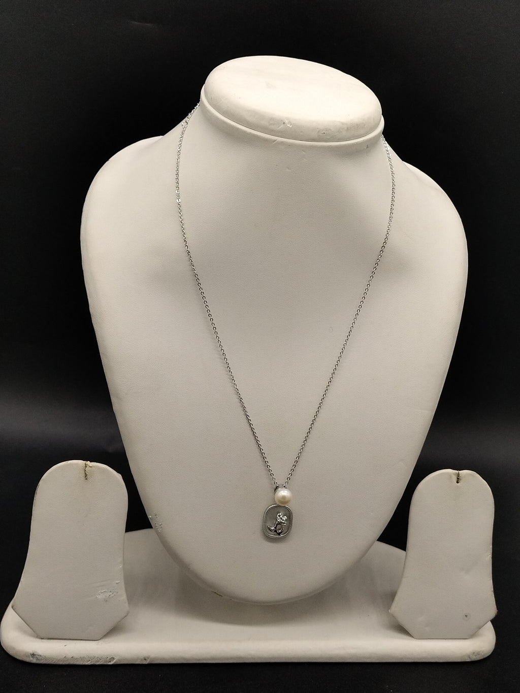 Silver Pearl Oval Pendant Chain