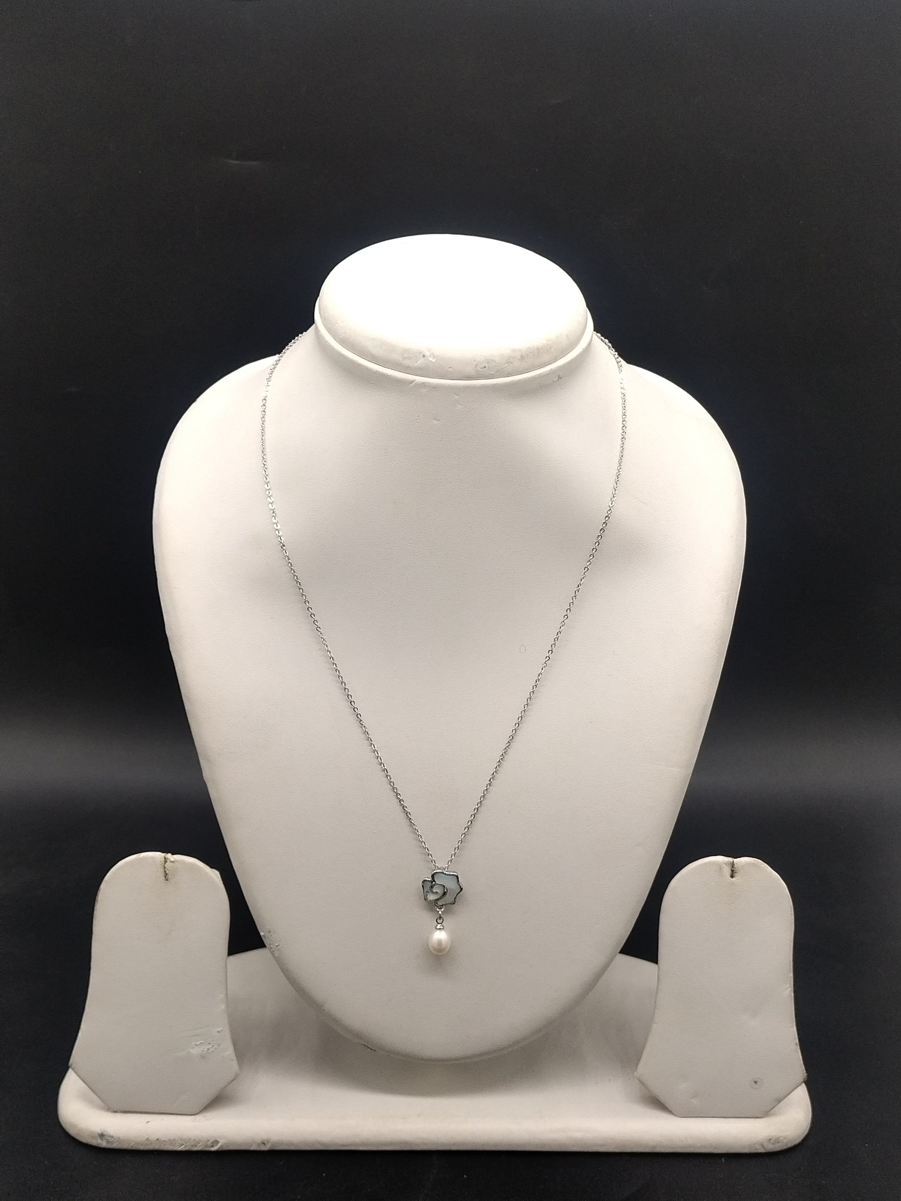 Silver floral pearl pendant chain necklace for women