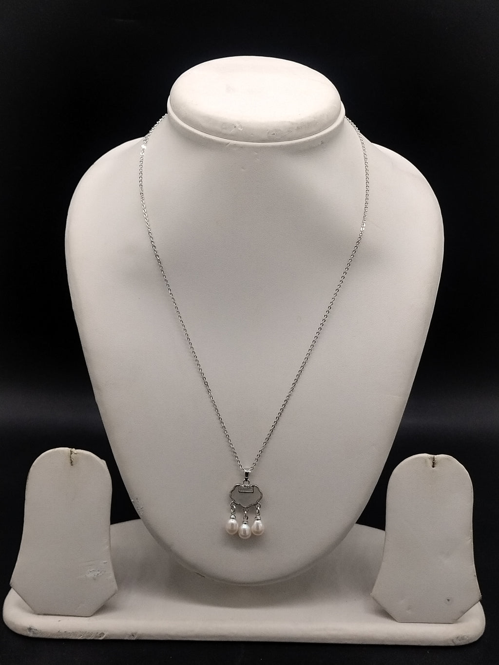 Silver pearl lock pendant chain necklace for women
