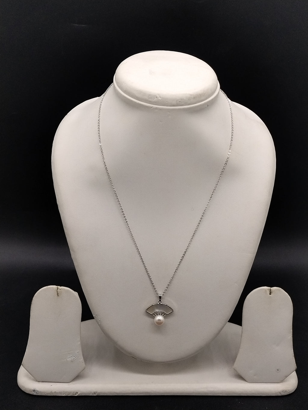 Silver tone shell pearl pendant chain necklace for women