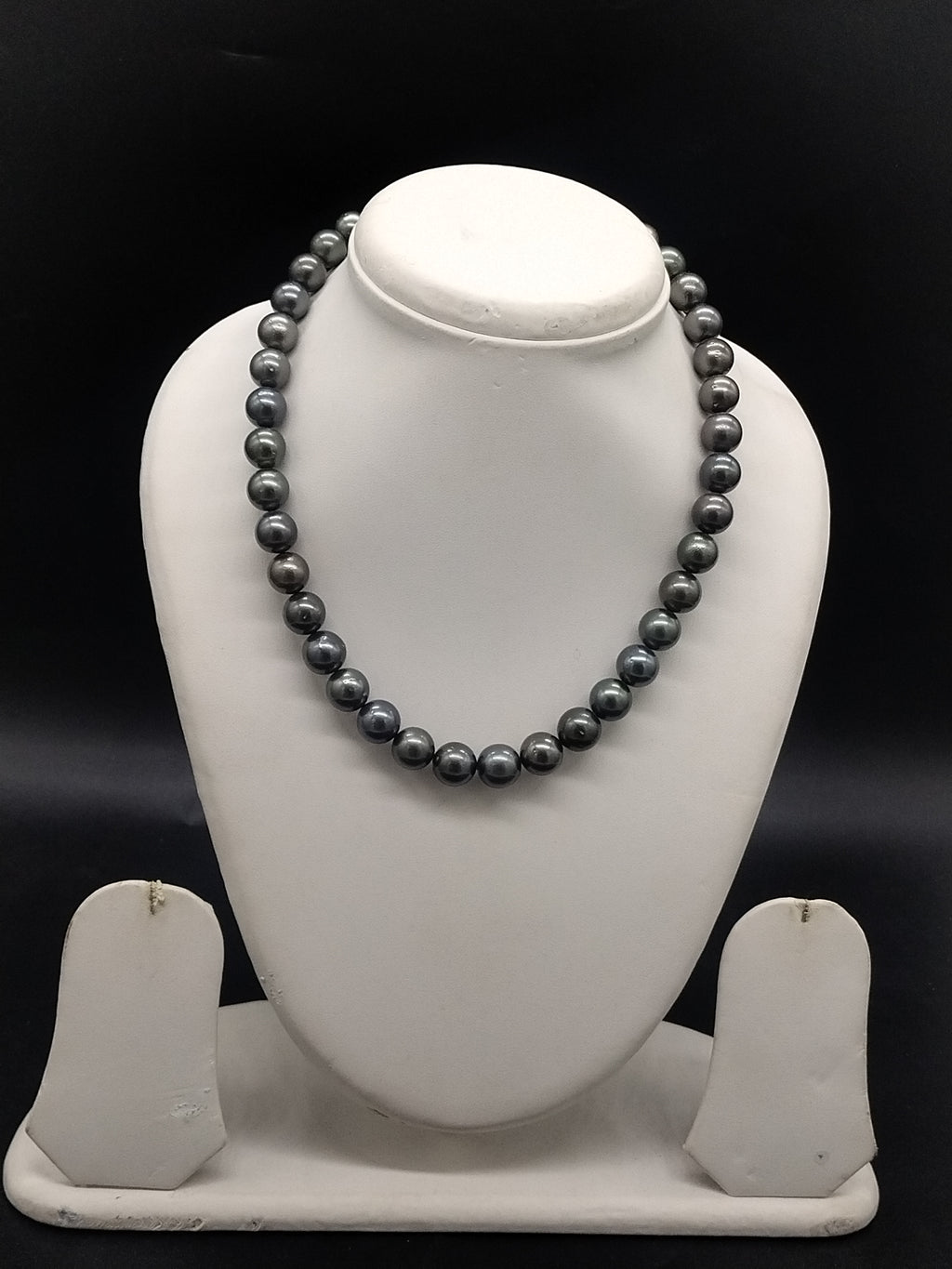 South Sea black round pearl one-line mala