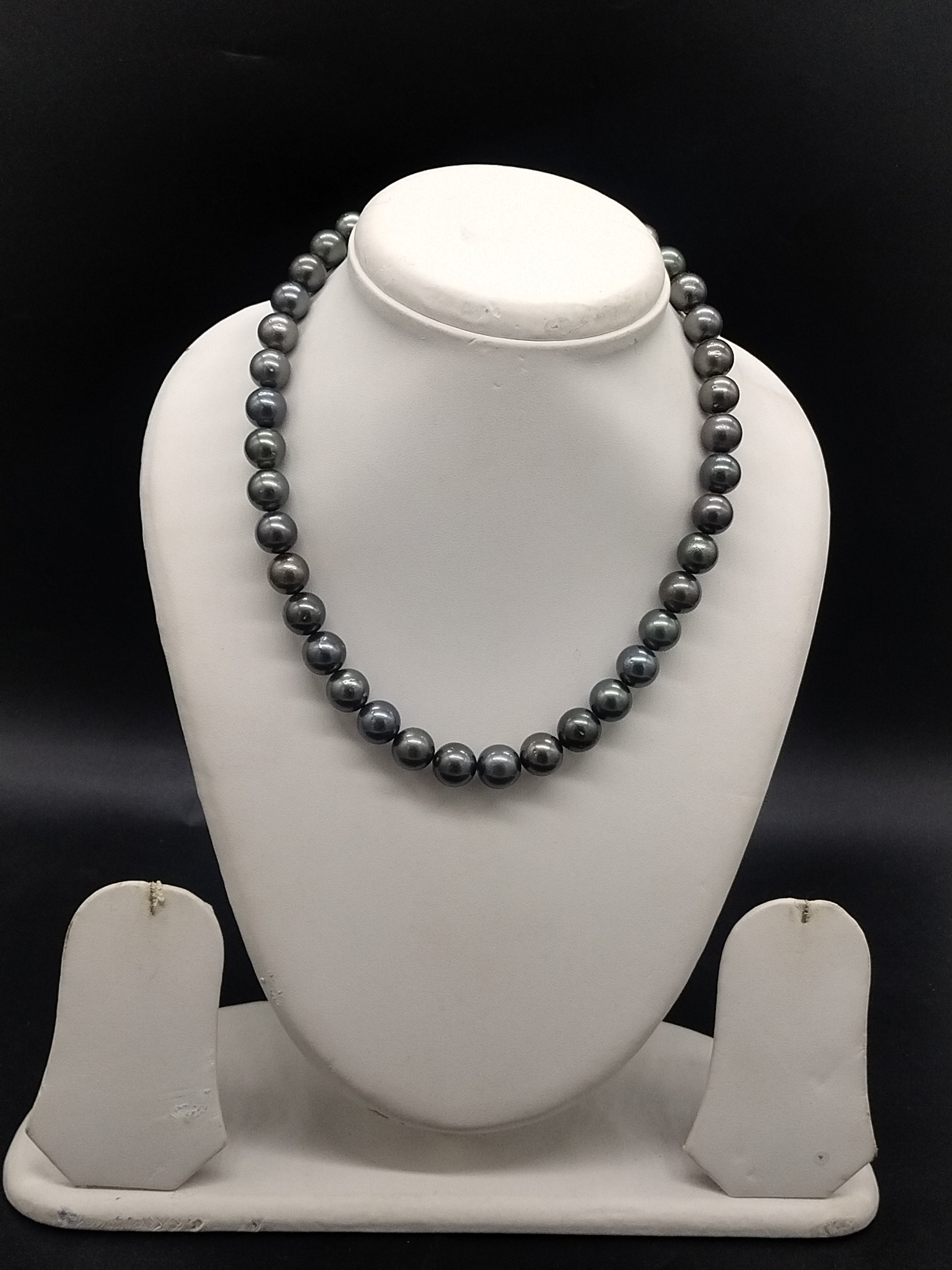 South Sea black round pearl one-line mala