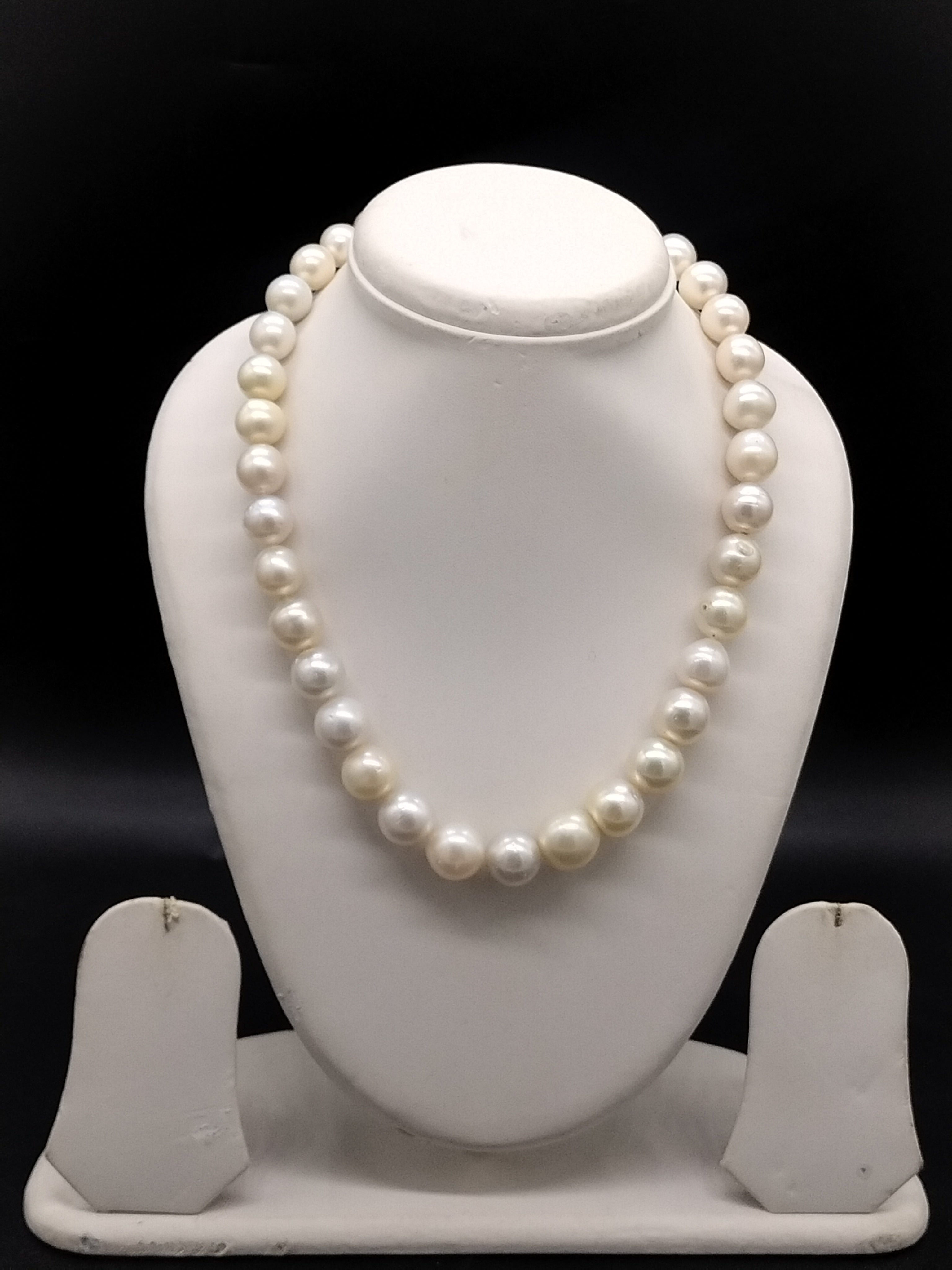South Sea white round pearl one-line mala