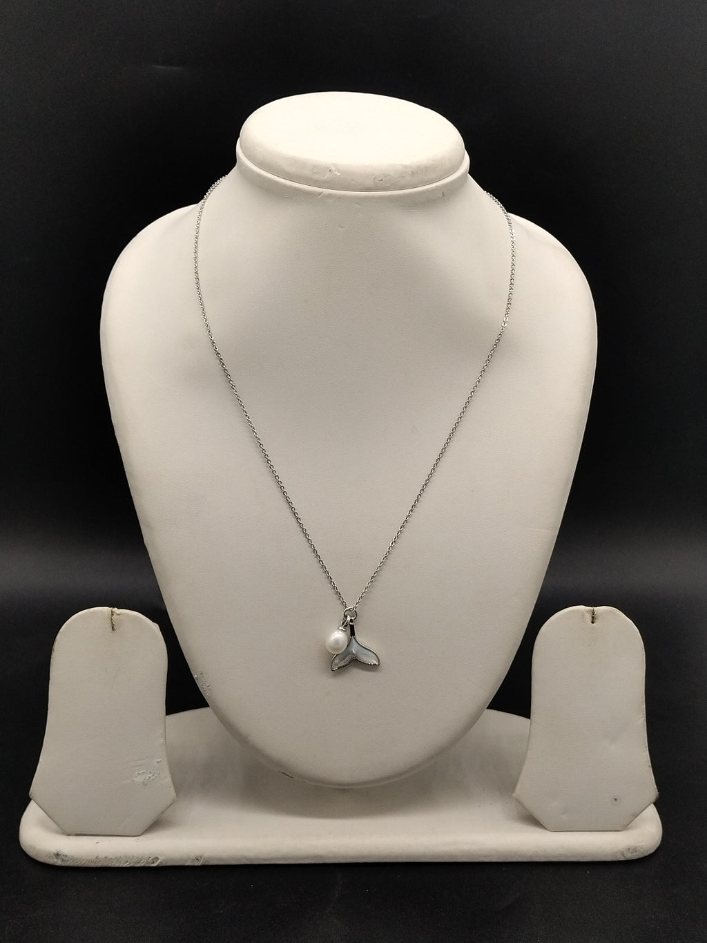 Whale tail pearl pendant chain necklace for women
