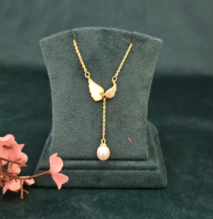 Elegant Gold-Toned Alloy Necklace with Pearl Drop