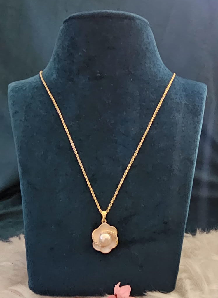 Gold-Toned Alloy Floral Pearl Pendant Necklace