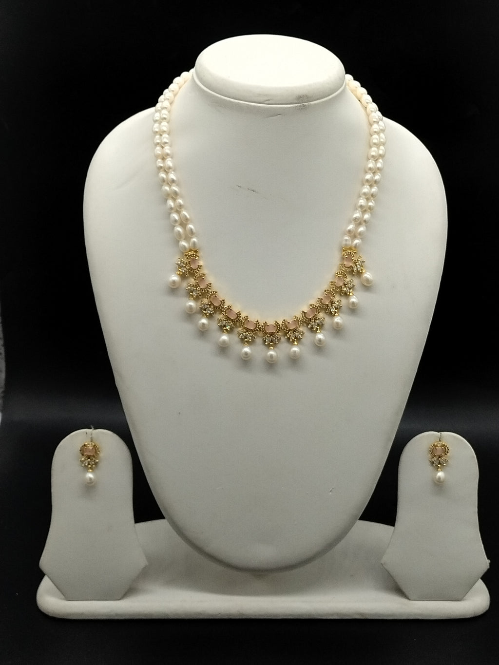 White freshwater pearl pendant necklace set with two line oval pearls and kundan style gold centerpiece