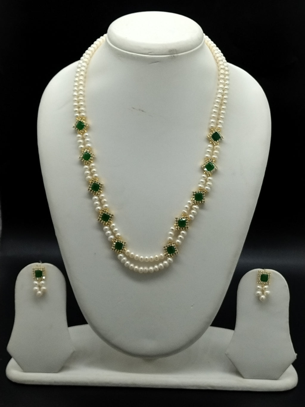 White freshwater pearl pendant necklace set with two line flat pearls and green stone gold accents
