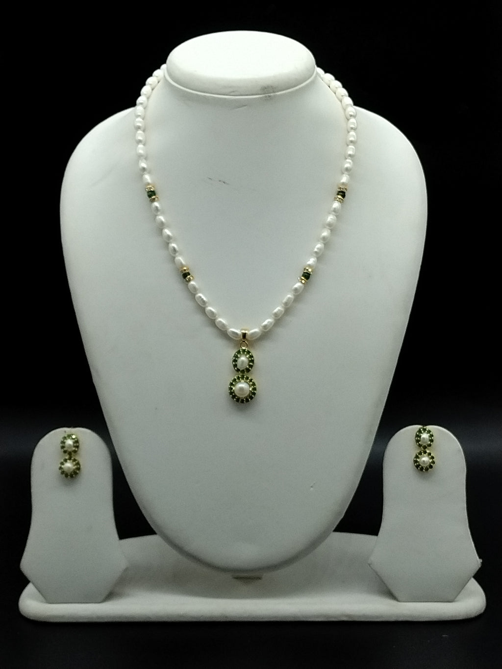White freshwater pearl pendant necklace set with green stone dual circle pendant and oval pearls