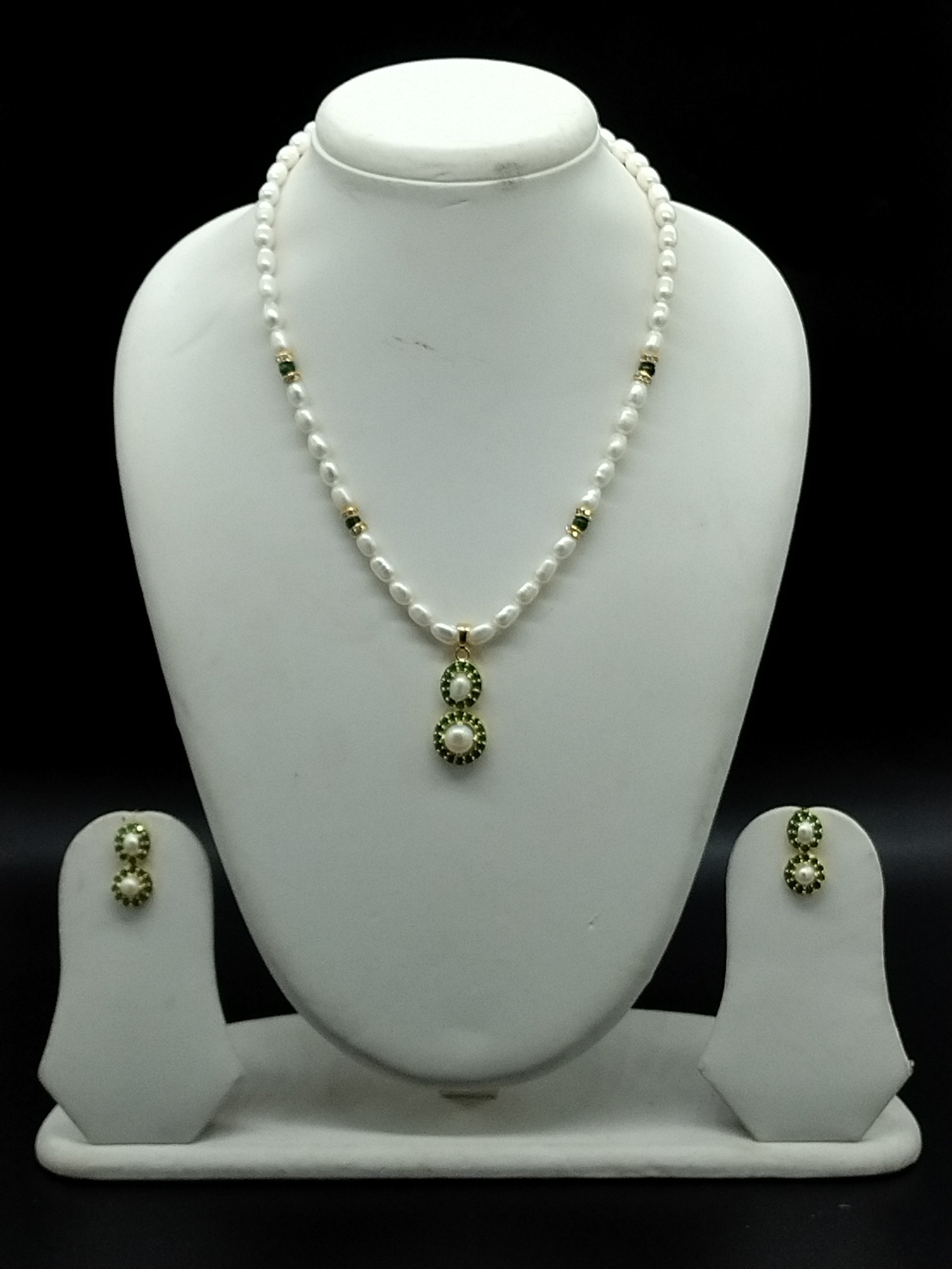 White freshwater pearl pendant necklace set with green stone dual circle pendant and oval pearls
