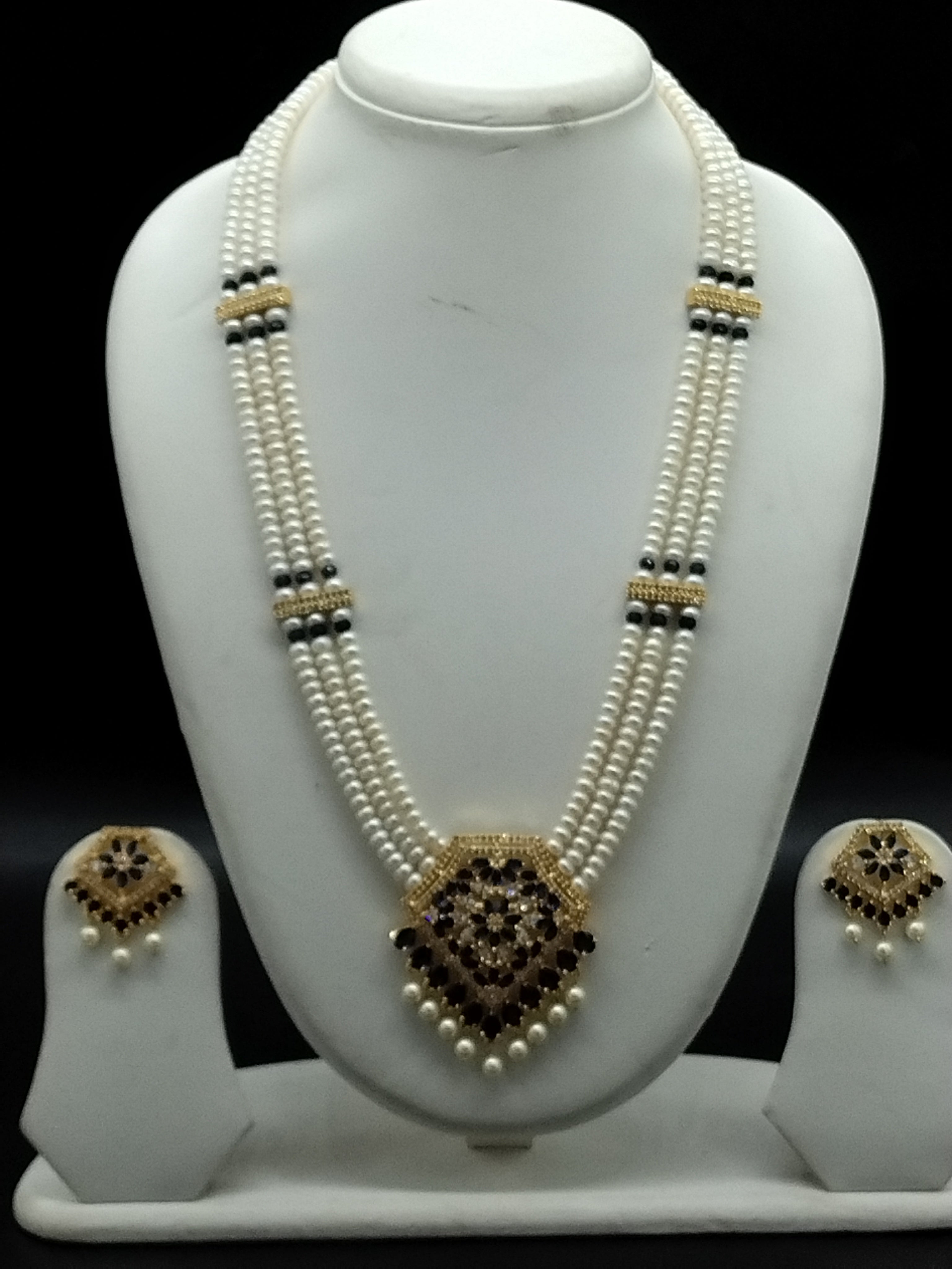White freshwater pearl Rani Haar necklace set with blue stone detailing and matching earrings
