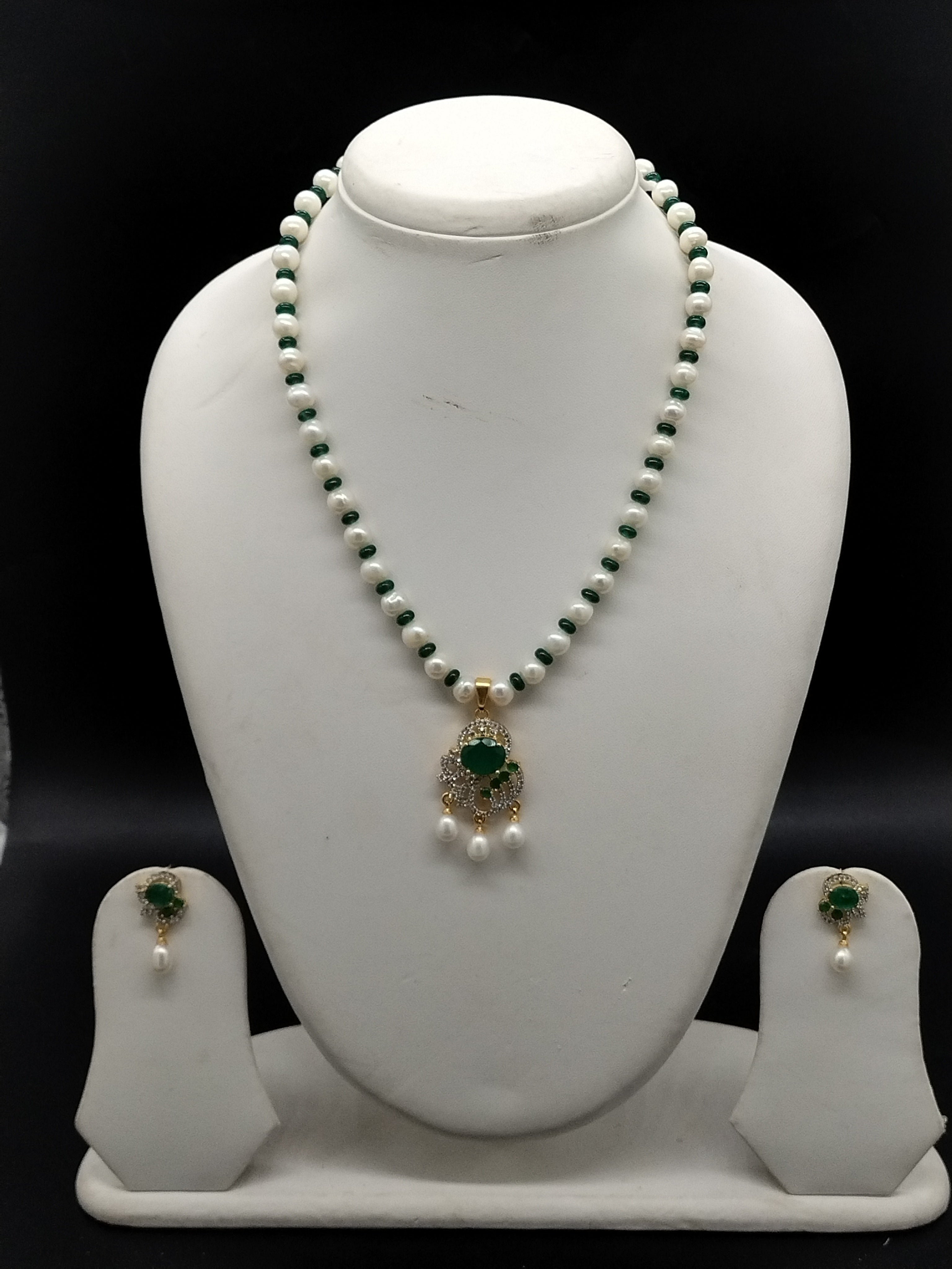 White freshwater pearl pendant necklace set with green stone leaf pendant and round pearls