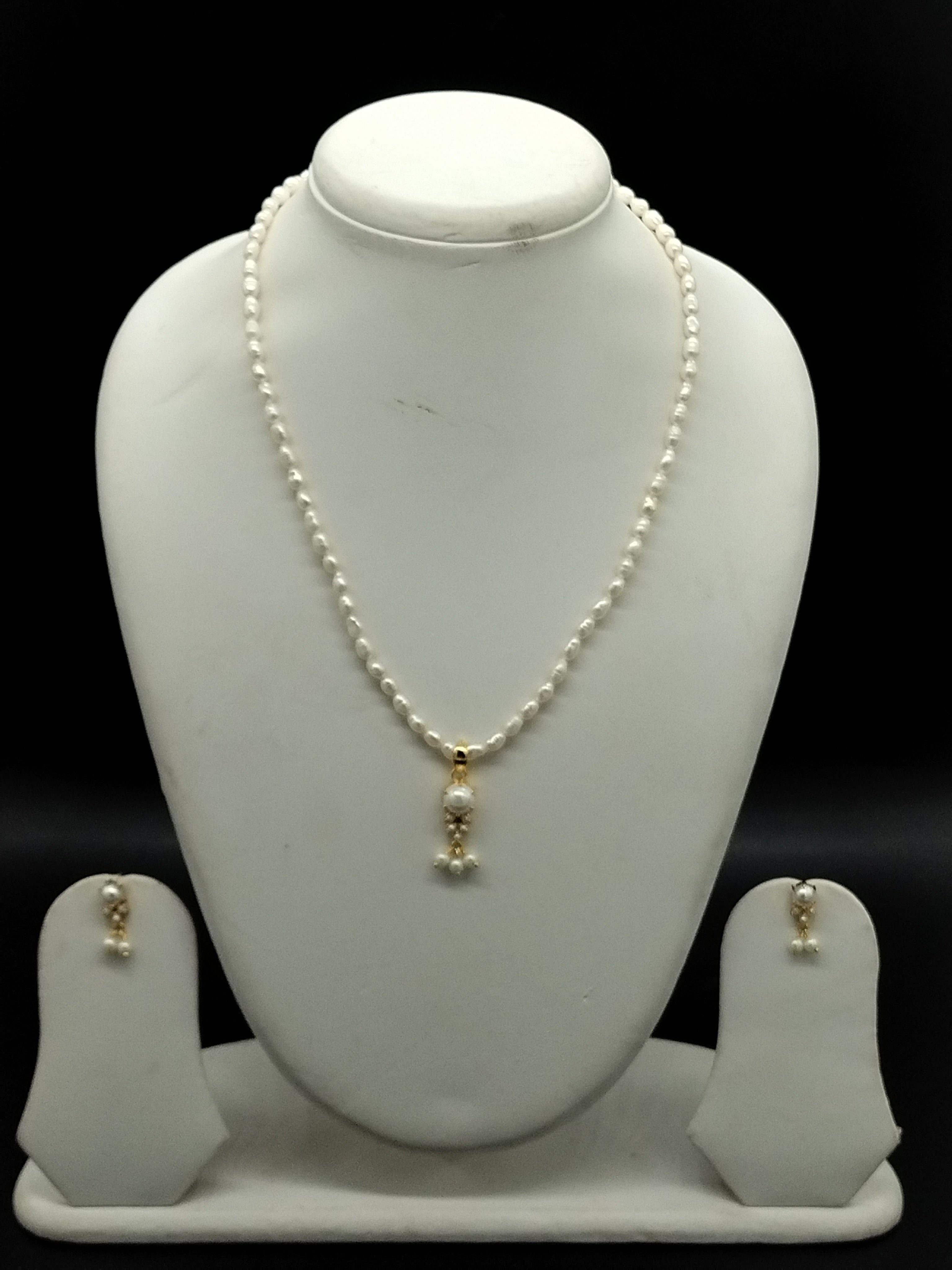 White freshwater pearl pendant necklace set with single pearl drop pendant and oval pearls