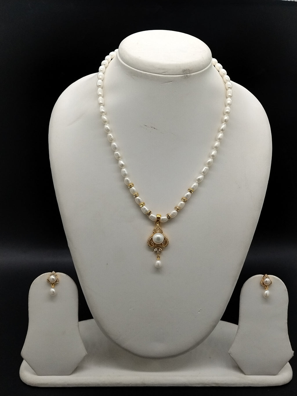 White oval freshwater pearl pendant necklace set with gold designer pendant and matching earrings