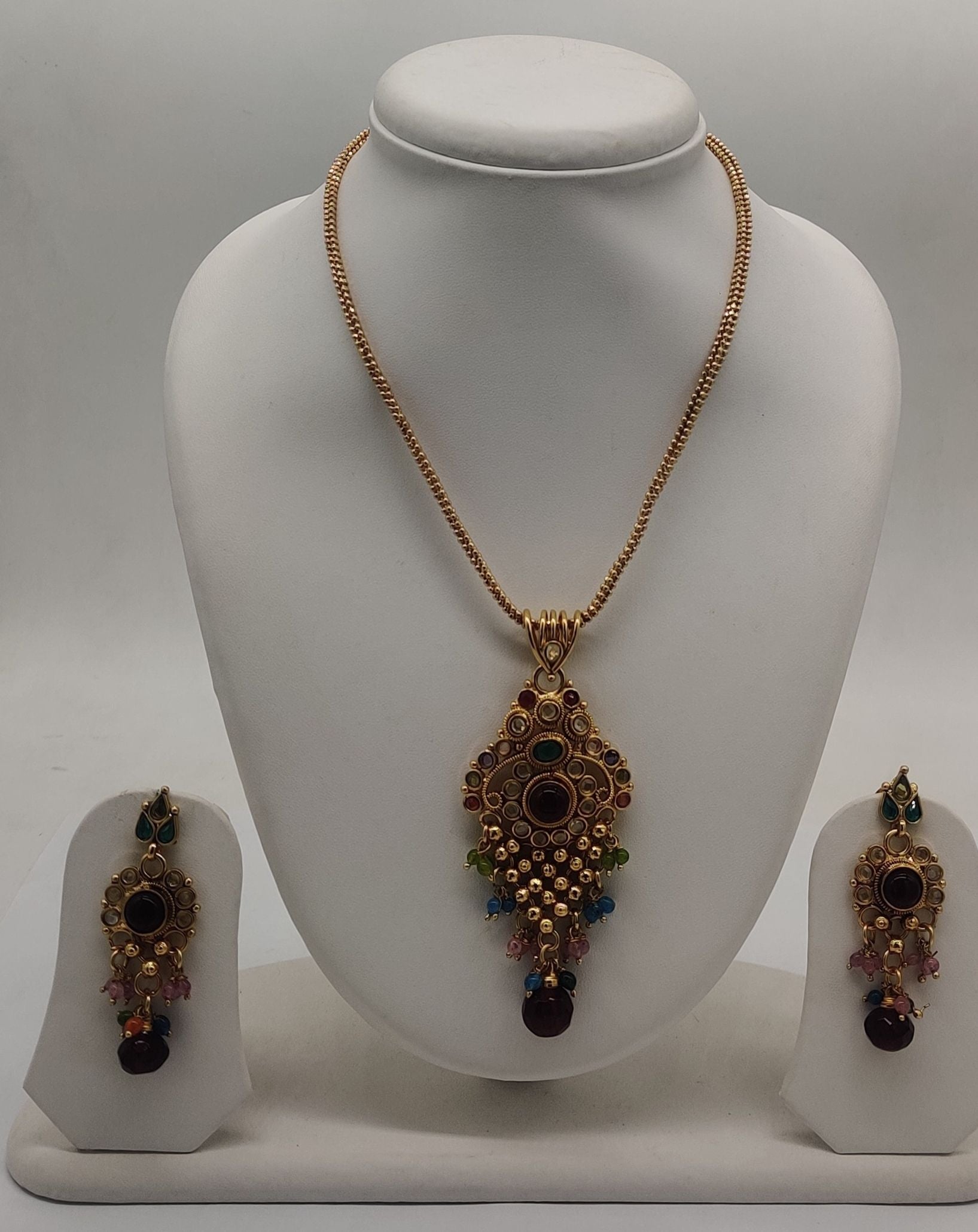fancy-necklace-set-with-gold-polish-2