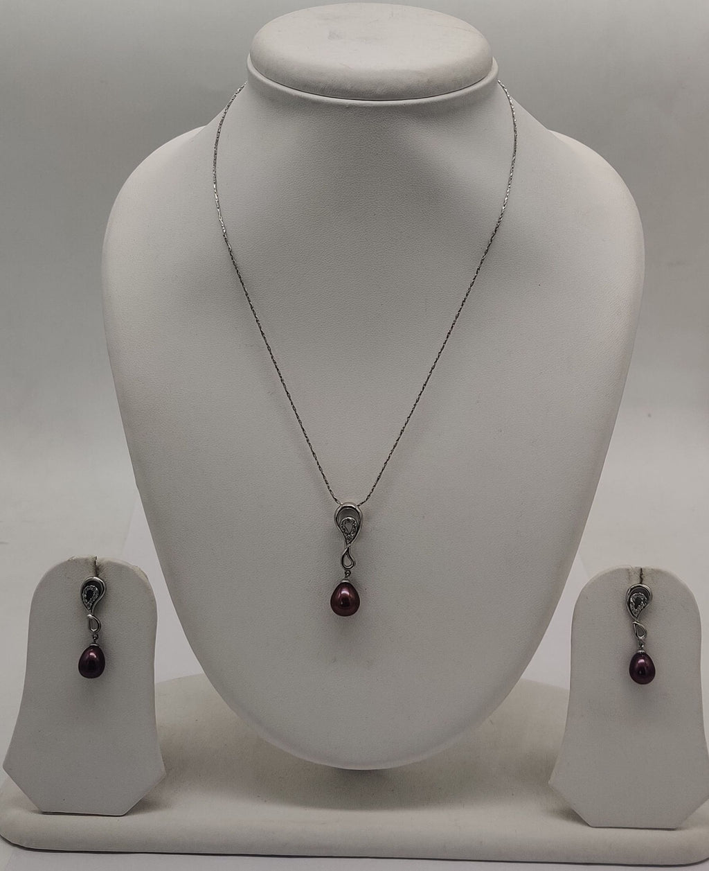 maroon grace teardrop 925 silver pendant set with maroon pearl drop