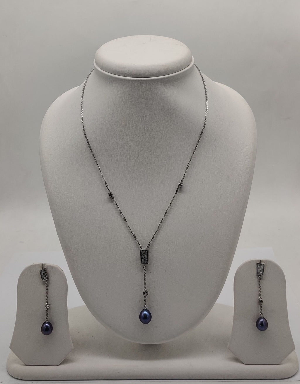 noir deco pearl 925 silver chain with dark pearls and geometric design