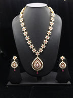 The Ruby Flora Garland: Long Rice Pearl Haar with Teardrop Medallion Set
