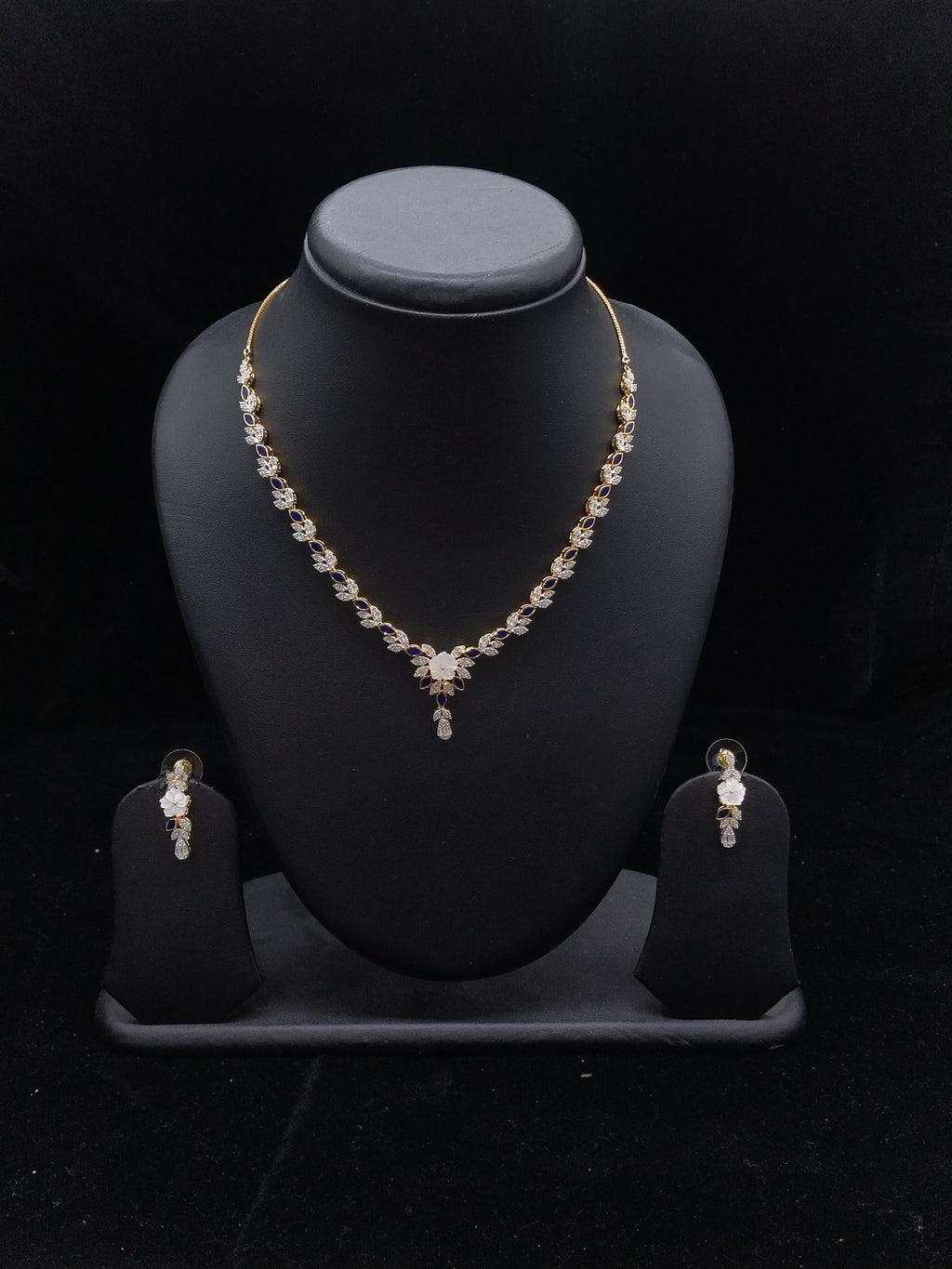 Fancy necklace set