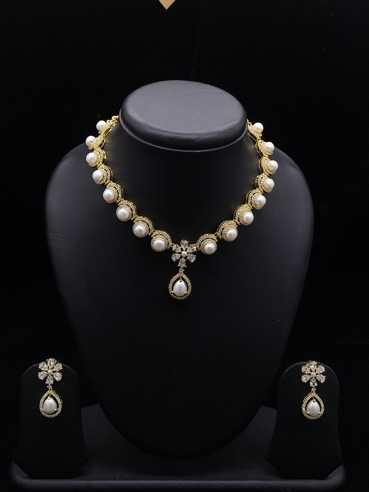 Pearls necklace set