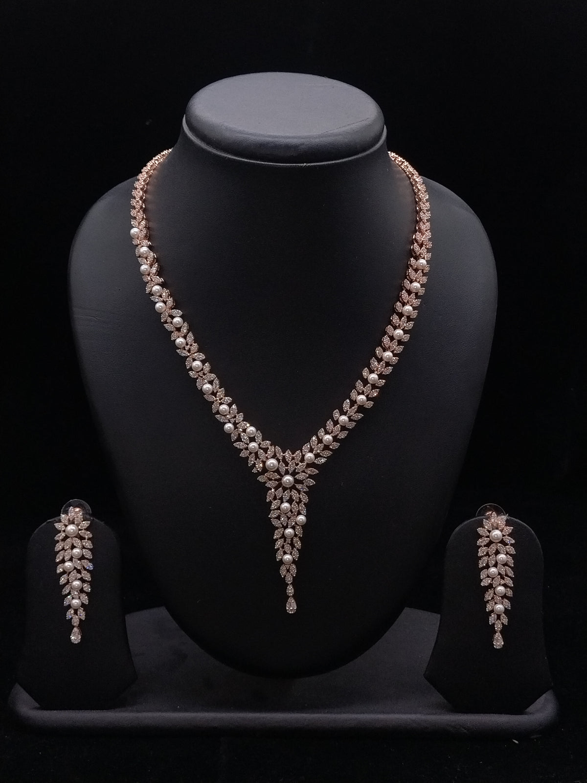 Fancy necklace set