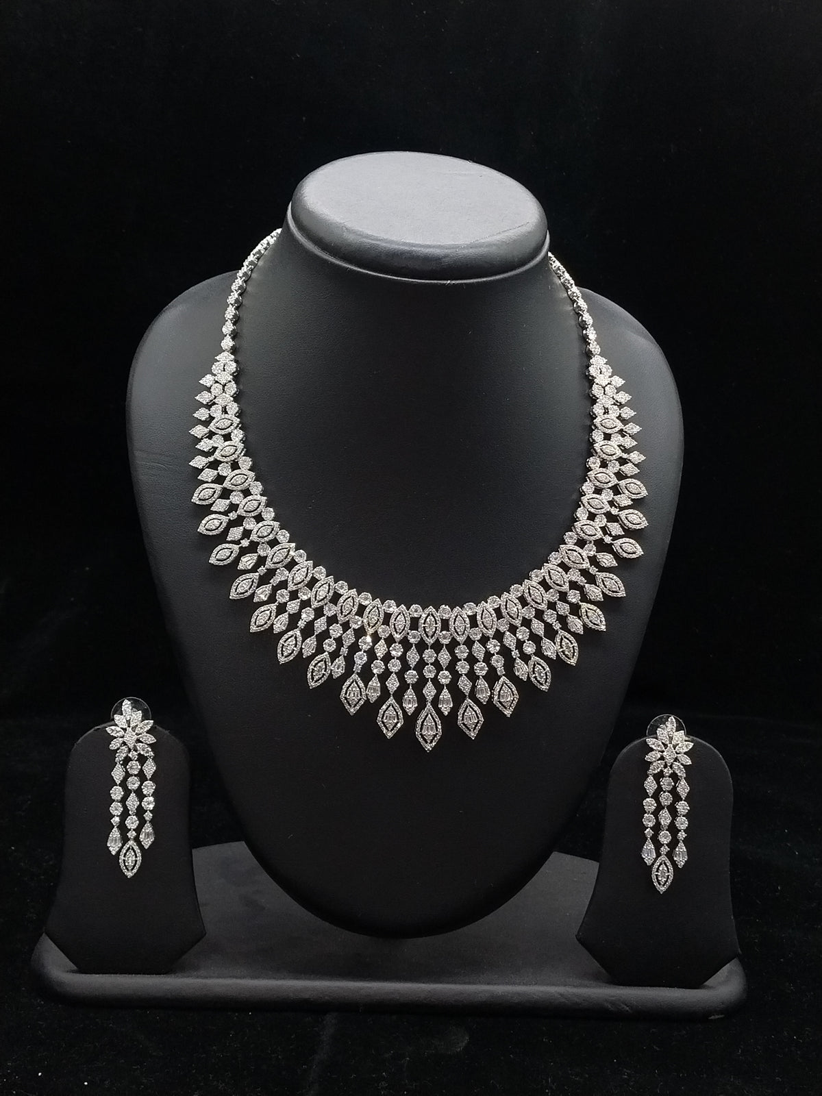 Fancy necklace set