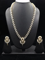 Royal Heritage Rice Pearl Garland Haar with Sapphire-Blue Floral Medallion Set