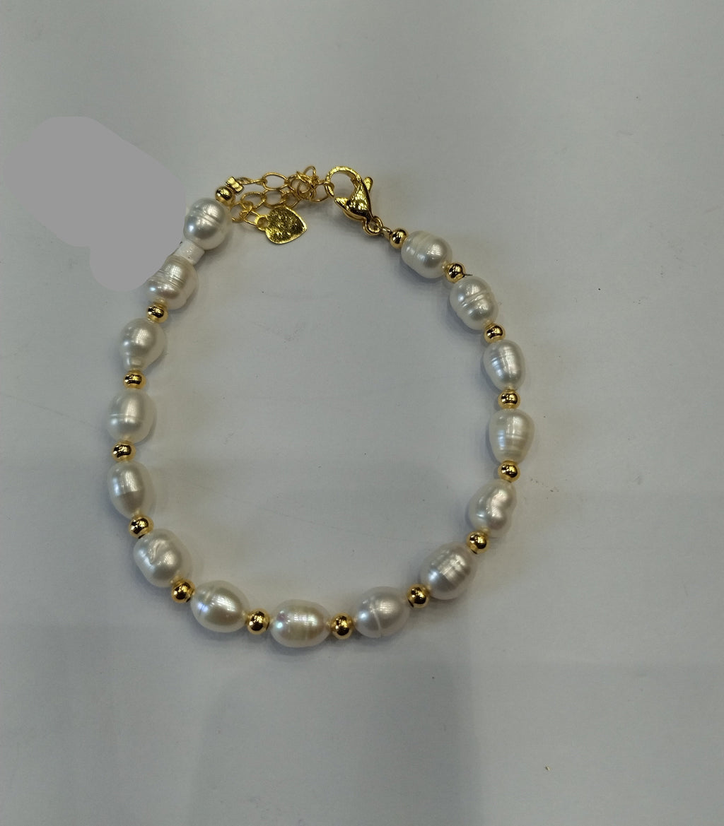 Classic White Freshwater Pearl Gold Bead Bracelet