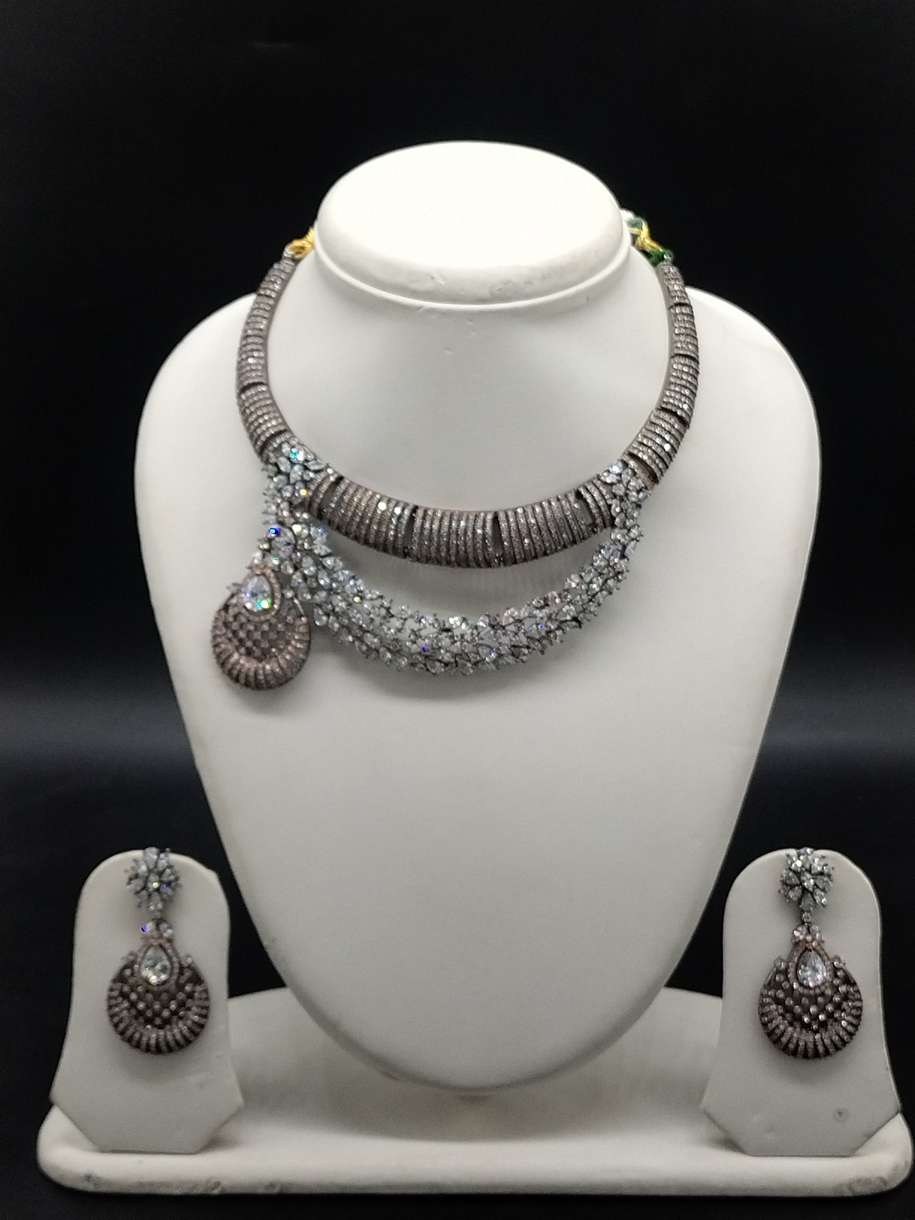 Fancy necklace set