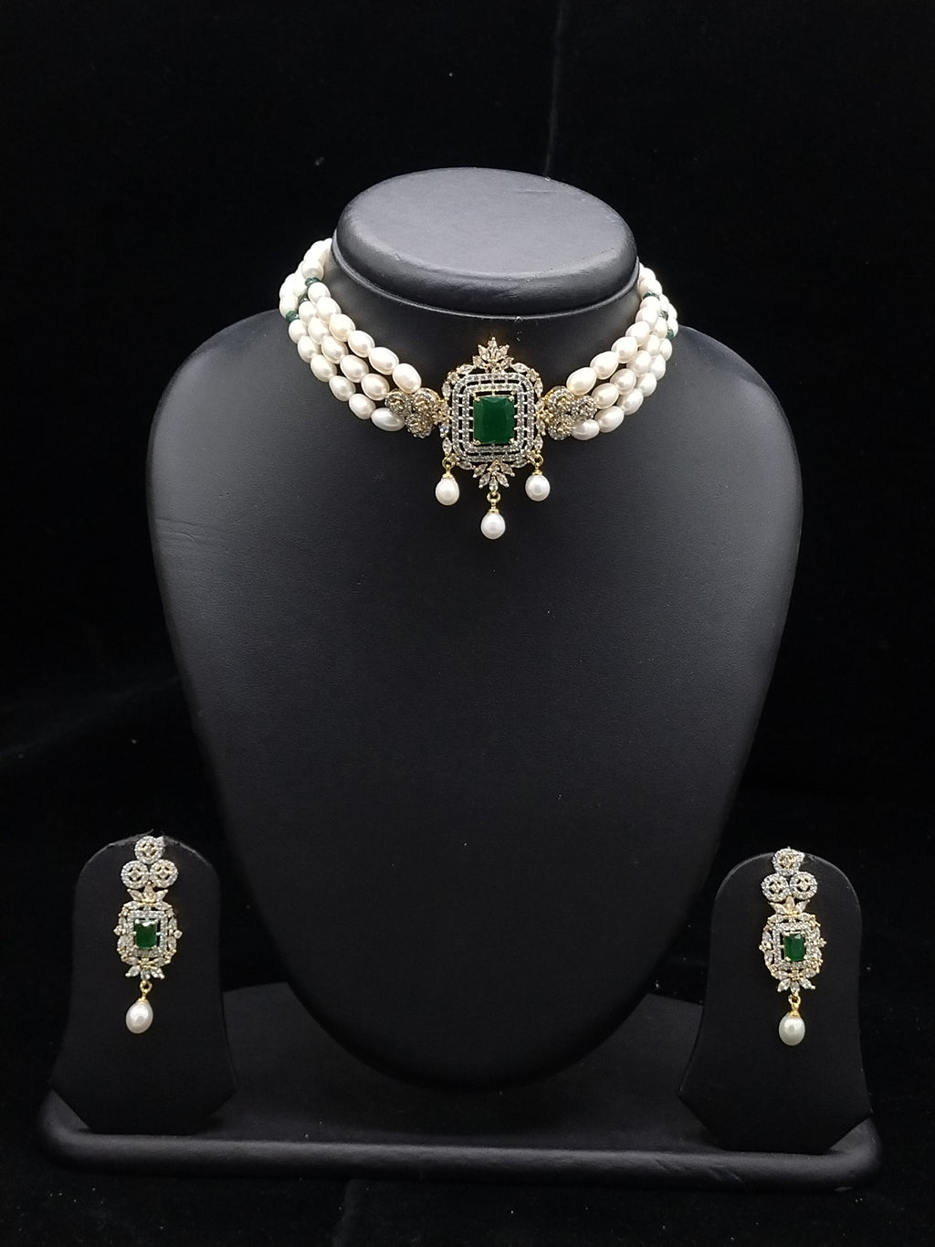 The Royal Green Halo: 3-Line Oval Pearl Bridal Choker Set