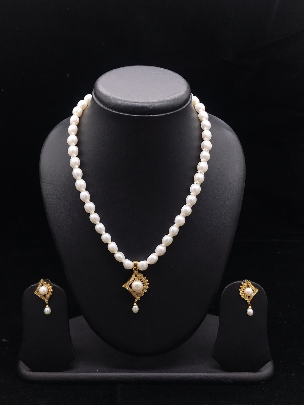 Ornate Filigree Rhombus White Button Pearl Pendant Set