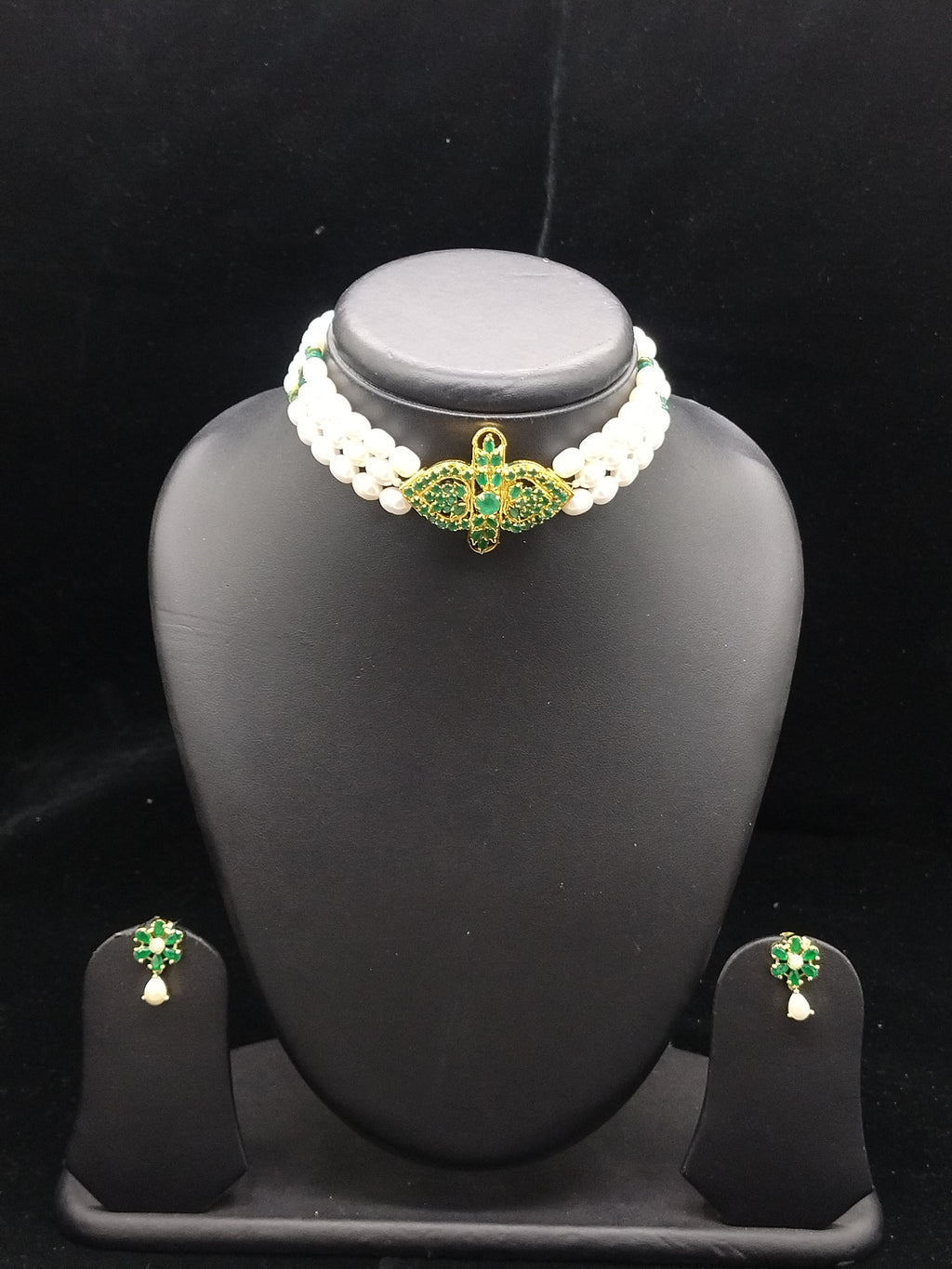The Emerald Mariposa: 3-Line Oval Pearl & Green Stone Choker Set