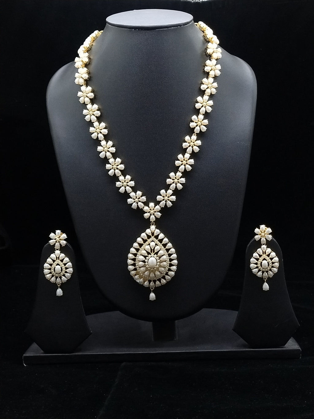 The Ethereal Jasmine: Long Rice Pearl Haar with Teardrop Medallion Set